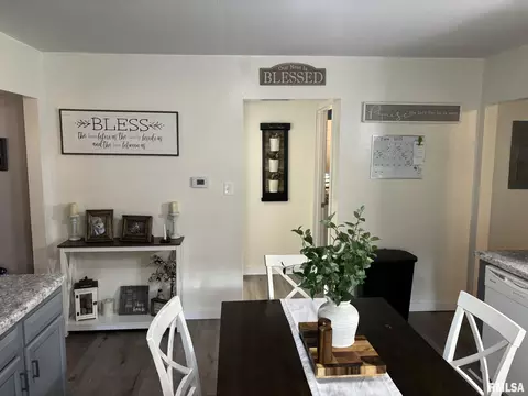 206 E Reed St, Benton, IL 62812 photo 15