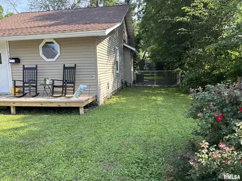 206 E Reed St, Benton, IL 62812 photo 4