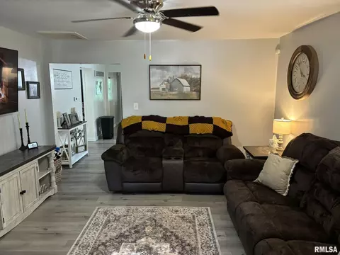 206 E Reed St, Benton, IL 62812 photo 19