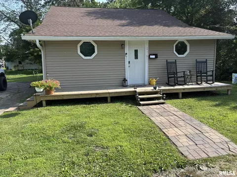 206 E Reed St, Benton, IL 62812 photo 3