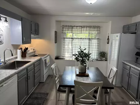 206 E Reed St, Benton, IL 62812 photo 13