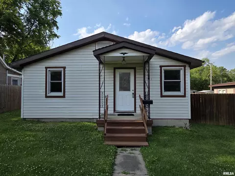 311 E Prairie St, Centralia, IL 62801 photo 2