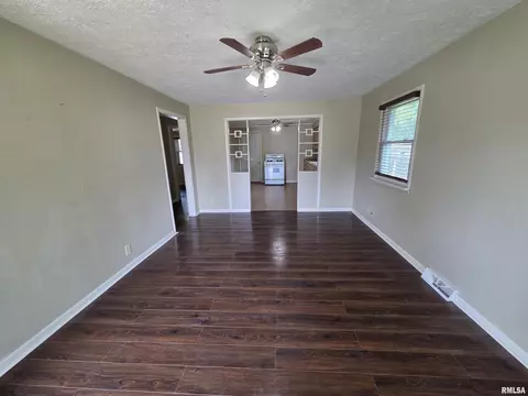 311 E Prairie St, Centralia, IL 62801 photo 3