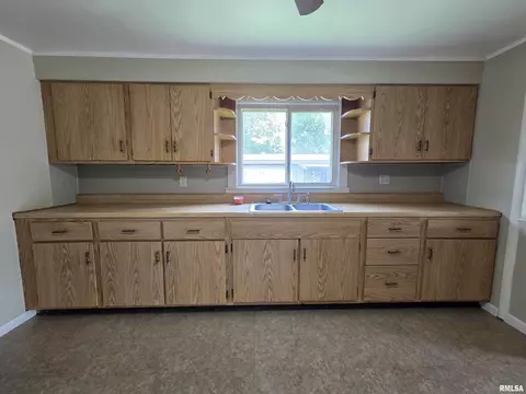 311 E Prairie St, Centralia, IL 62801 photo 5