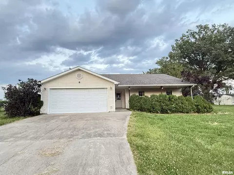 710 Creekside Ln, De Soto, IL 62924