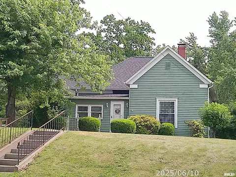 2051 State St, Eldorado, IL 62930
