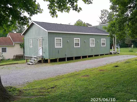 2051 State St, Eldorado, IL 62930 photo 4