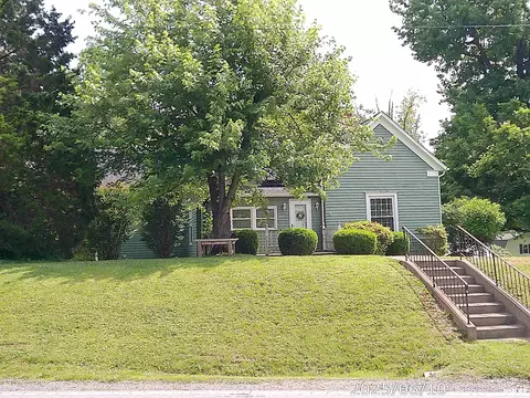 2051 State St, Eldorado, IL 62930 photo 2