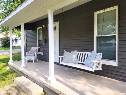 719 E Cherry St, Olney, IL 62450 photo 3