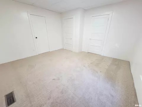 719 E Cherry St, Olney, IL 62450 photo 37
