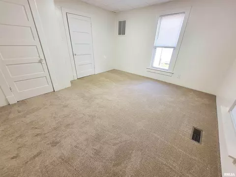 719 E Cherry St, Olney, IL 62450 photo 38