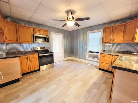 719 E Cherry St, Olney, IL 62450 photo 11