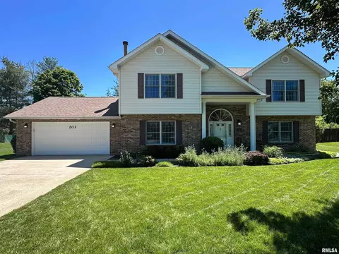 203 Archelle Dr, Carbondale, IL 62901