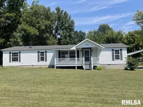 715 Wastena St, Benton, IL 62812