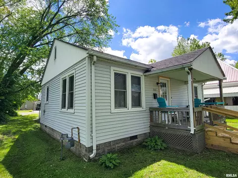 511 W 4th St, Flora, IL 62839 photo 10