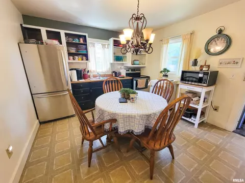 511 W 4th St, Flora, IL 62839 photo 3