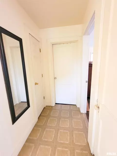 511 W 4th St, Flora, IL 62839 photo 22