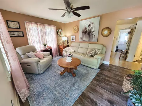 511 W 4th St, Flora, IL 62839 photo 2