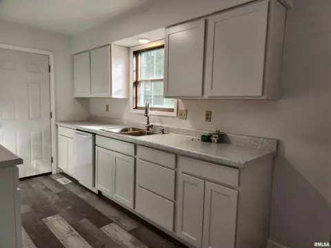 3 Warren Way, Dix, IL 62830 photo 5