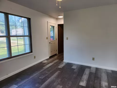 3 Warren Way, Dix, IL 62830 photo 2
