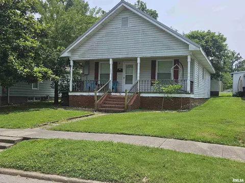 123 W College St, Harrisburg, IL 62946