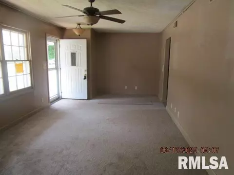 800 N Buchanan St, Benton, IL 62812 photo 3