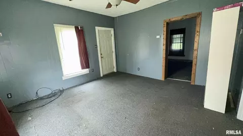 404 E Main St, Benton, IL 62812 photo 11