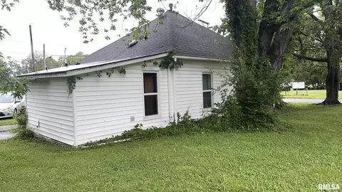 404 E Main St, Benton, IL 62812 photo 3