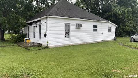 404 E Main St, Benton, IL 62812 photo 2