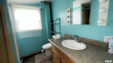 404 E Main St, Benton, IL 62812 photo 7