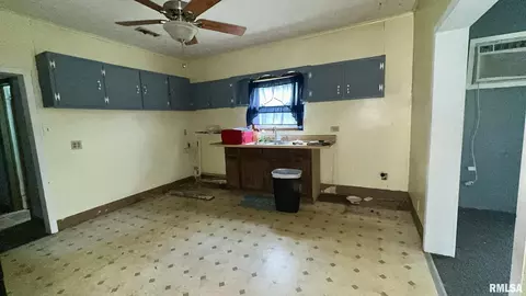 404 E Main St, Benton, IL 62812 photo 8