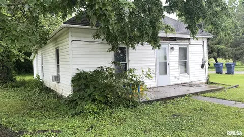 404 E Main St, Benton, IL 62812