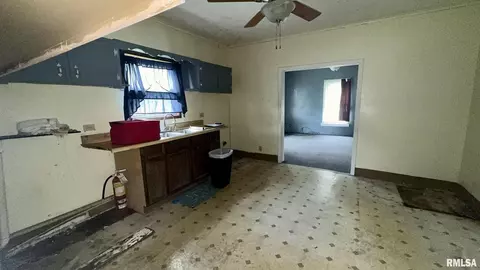 404 E Main St, Benton, IL 62812 photo 6