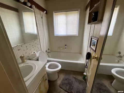 1323 Cedar St, Centralia, IL 62801 photo 10