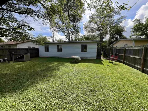 1323 Cedar St, Centralia, IL 62801 photo 2