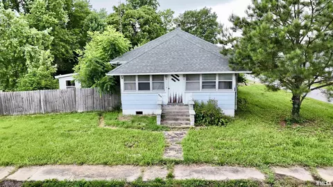 809 Highland St, Benton, IL 62812