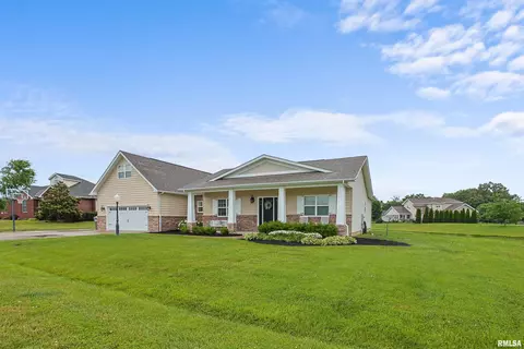 1402 Nicole Ln, Carterville, IL 62918