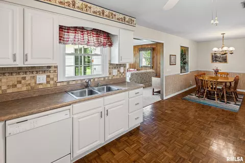 10 Monroe Ave, Salem, IL 62881 photo 18