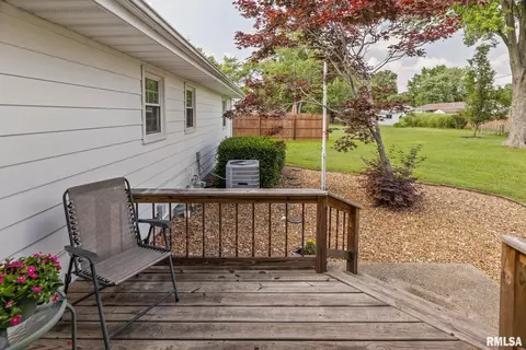 10 Monroe Ave, Salem, IL 62881 photo 9