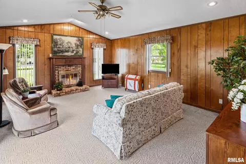 10 Monroe Ave, Salem, IL 62881 photo 22
