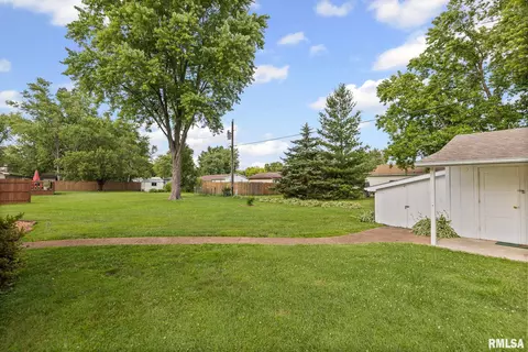 10 Monroe Ave, Salem, IL 62881 photo 7