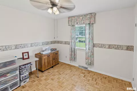 10 Monroe Ave, Salem, IL 62881 photo 27