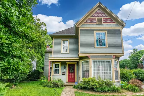 513 W Walnut St, Carbondale, IL 62901