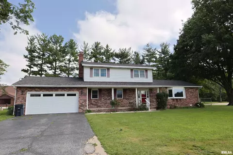 102 Hawthorne Ests, Salem, IL 62881