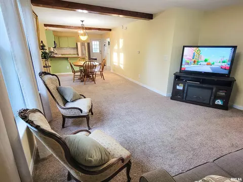 Living - 439 E North Ave, Flora, IL 62839 photo 4 of 4