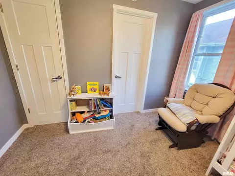 Bedroom - 439 E North Ave, Flora, IL 62839 photo 4 of 12
