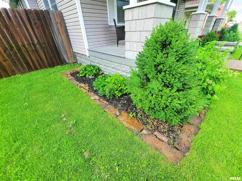 Exterior - 439 E North Ave, Flora, IL 62839 photo 7 of 19