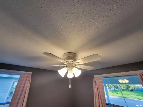 Bedroom - 439 E North Ave, Flora, IL 62839 photo 5 of 12