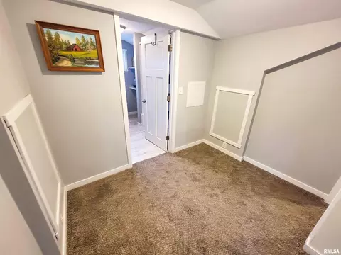 Bedroom - 439 E North Ave, Flora, IL 62839 photo 6 of 12