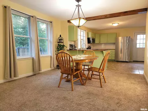 Dining - 439 E North Ave, Flora, IL 62839 photo 1 of 3